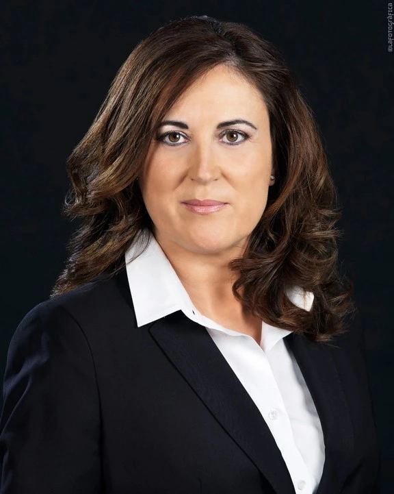 Helena Bayo dirigiendo